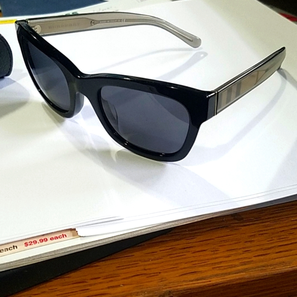 Like new Burberry sunglasses with case